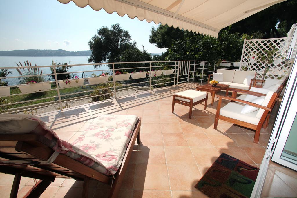 Gem Of The Sea Luxury Beach Apartment With Brand New Heating Infinity Pool تروغير المظهر الخارجي الصورة