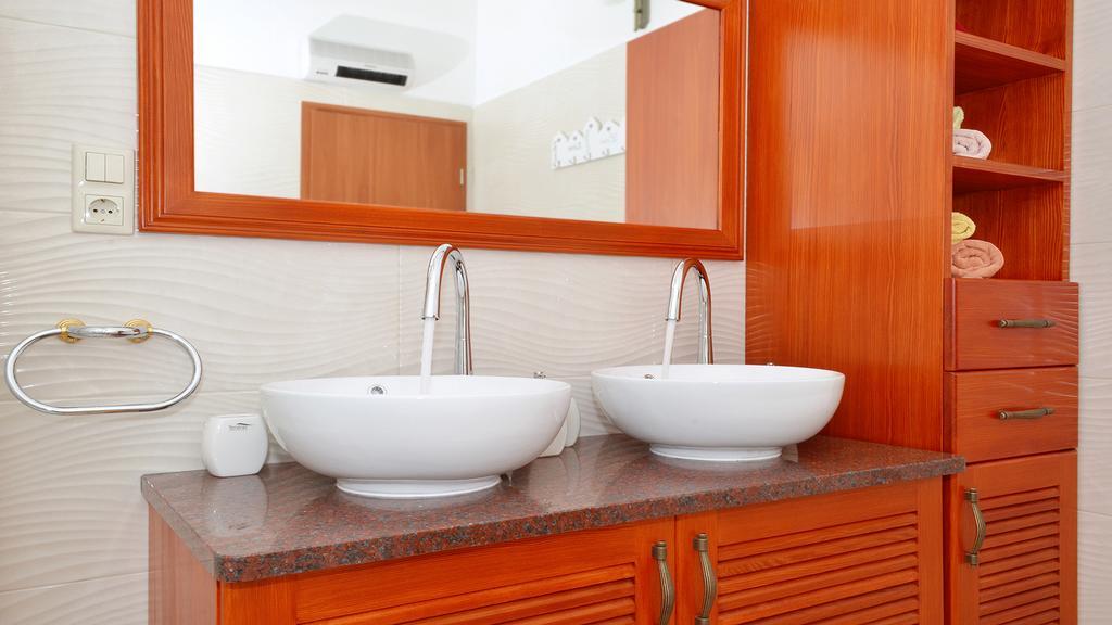 Gem Of The Sea Luxury Beach Apartment With Brand New Heating Infinity Pool تروغير المظهر الخارجي الصورة