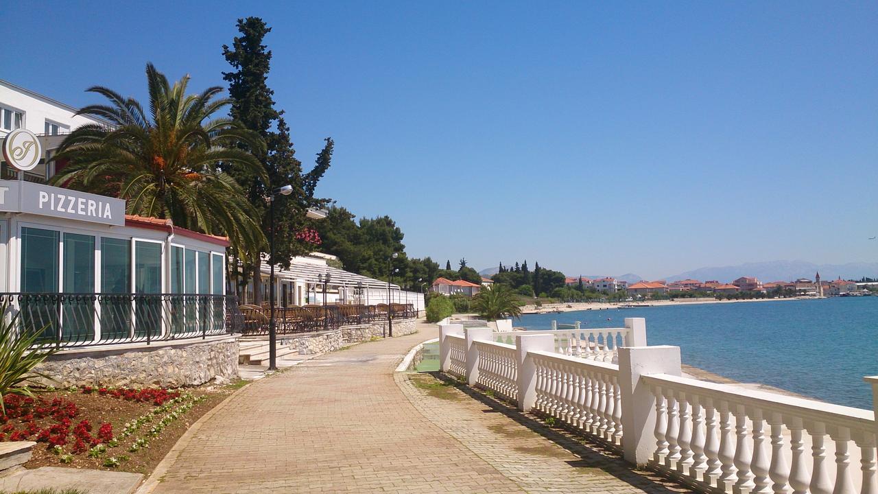 Gem Of The Sea Luxury Beach Apartment With Brand New Heating Infinity Pool تروغير المظهر الخارجي الصورة
