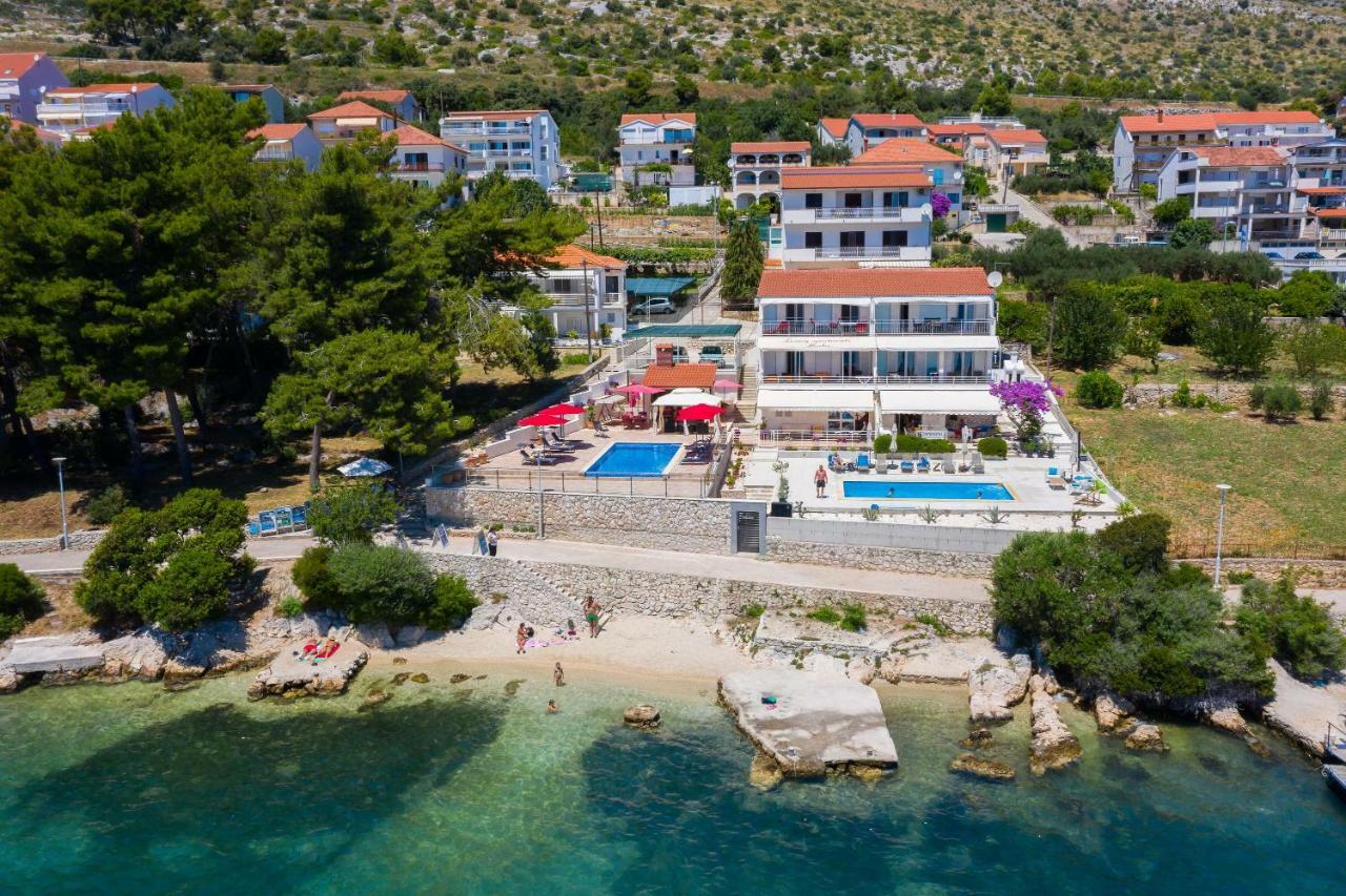Gem Of The Sea Luxury Beach Apartment With Brand New Heating Infinity Pool تروغير المظهر الخارجي الصورة