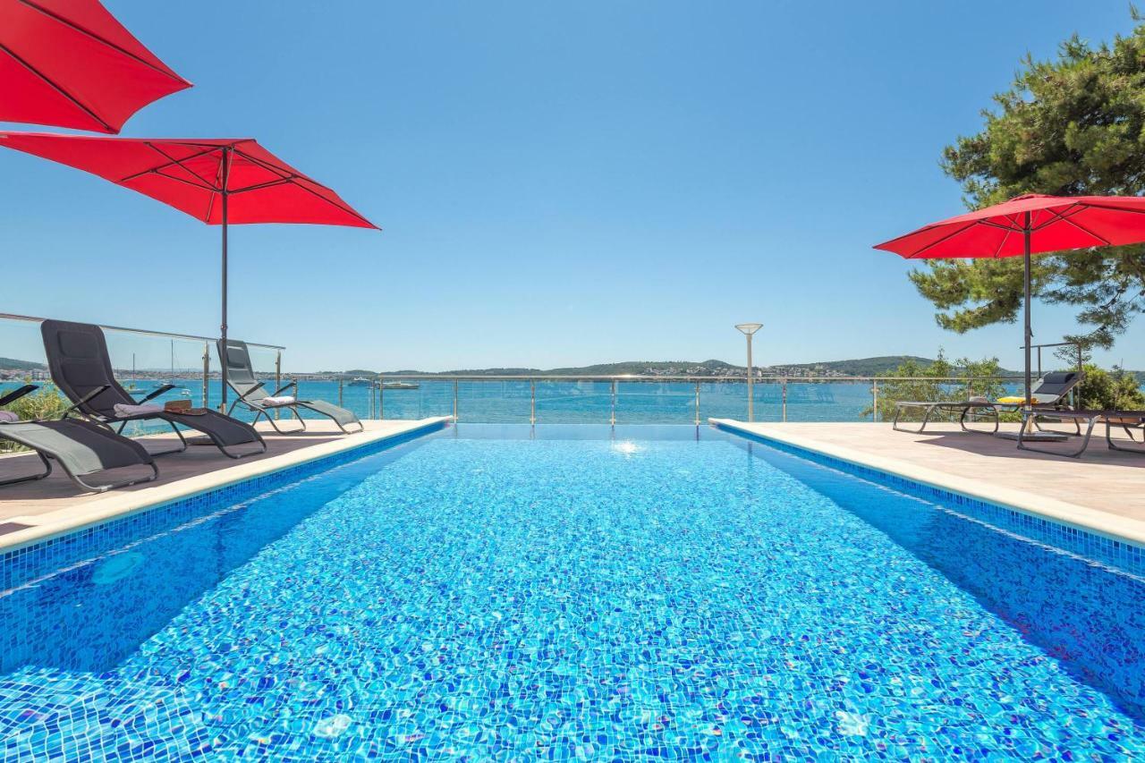 Gem Of The Sea Luxury Beach Apartment With Brand New Heating Infinity Pool تروغير المظهر الخارجي الصورة