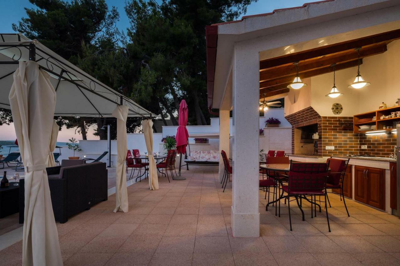 Gem Of The Sea Luxury Beach Apartment With Brand New Heating Infinity Pool تروغير المظهر الخارجي الصورة