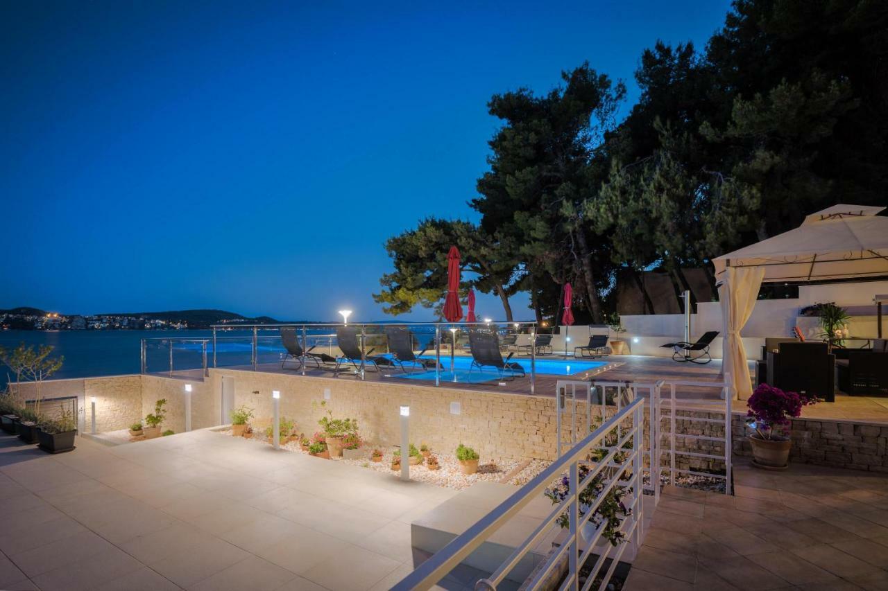 Gem Of The Sea Luxury Beach Apartment With Brand New Heating Infinity Pool تروغير المظهر الخارجي الصورة
