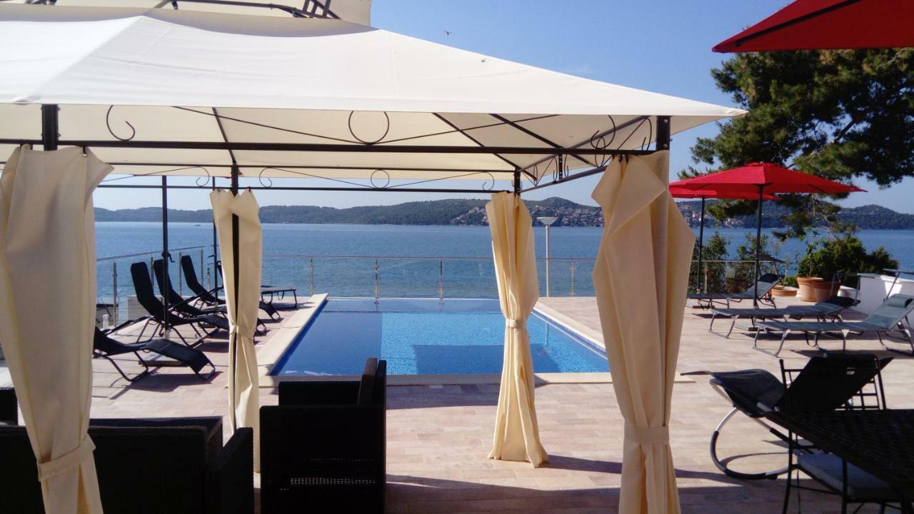 Gem Of The Sea Luxury Beach Apartment With Brand New Heating Infinity Pool تروغير المظهر الخارجي الصورة