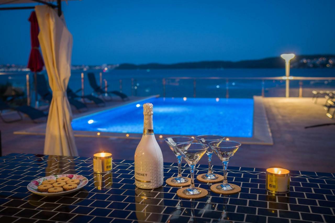 Gem Of The Sea Luxury Beach Apartment With Brand New Heating Infinity Pool تروغير المظهر الخارجي الصورة