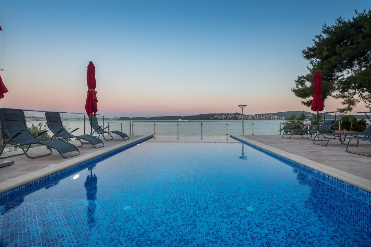 Gem Of The Sea Luxury Beach Apartment With Brand New Heating Infinity Pool تروغير المظهر الخارجي الصورة