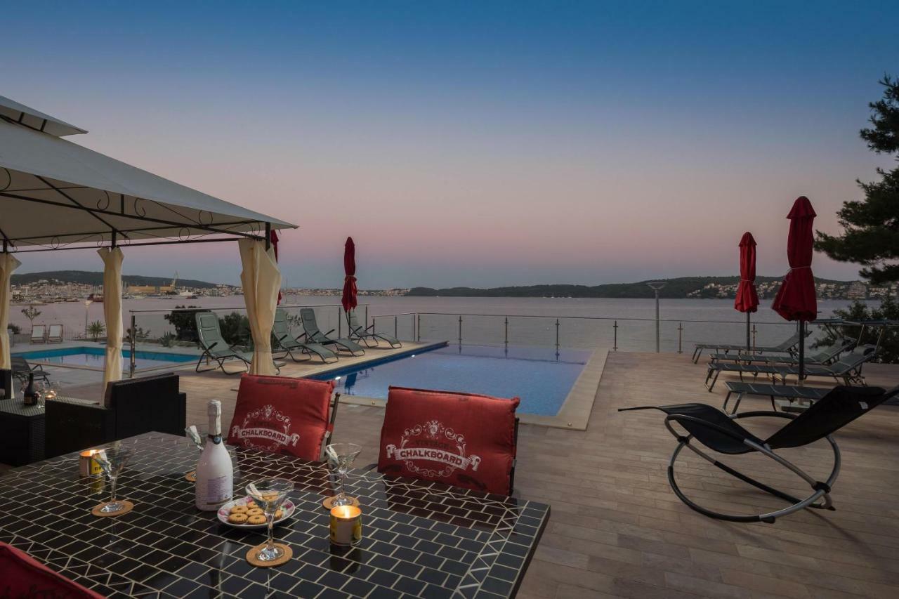 Gem Of The Sea Luxury Beach Apartment With Brand New Heating Infinity Pool تروغير المظهر الخارجي الصورة