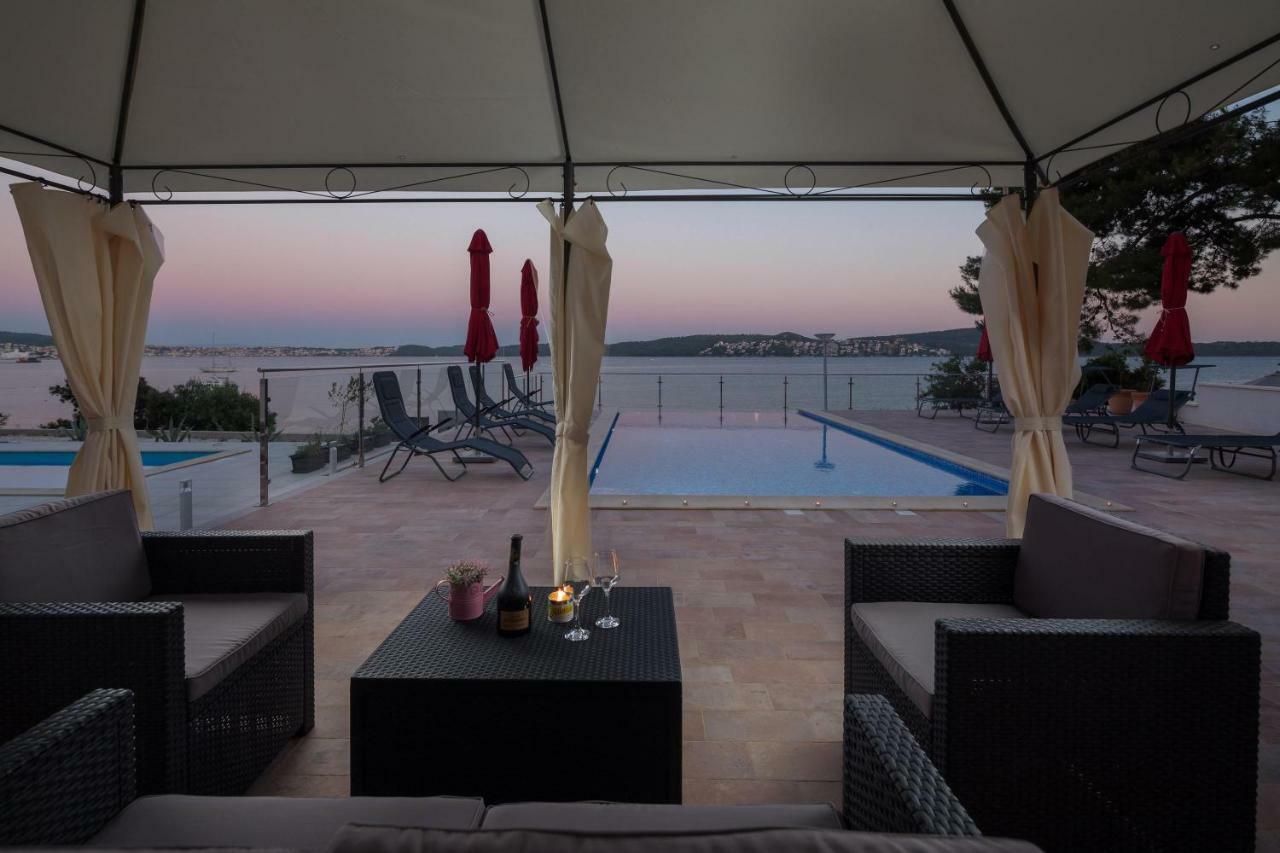 Gem Of The Sea Luxury Beach Apartment With Brand New Heating Infinity Pool تروغير المظهر الخارجي الصورة