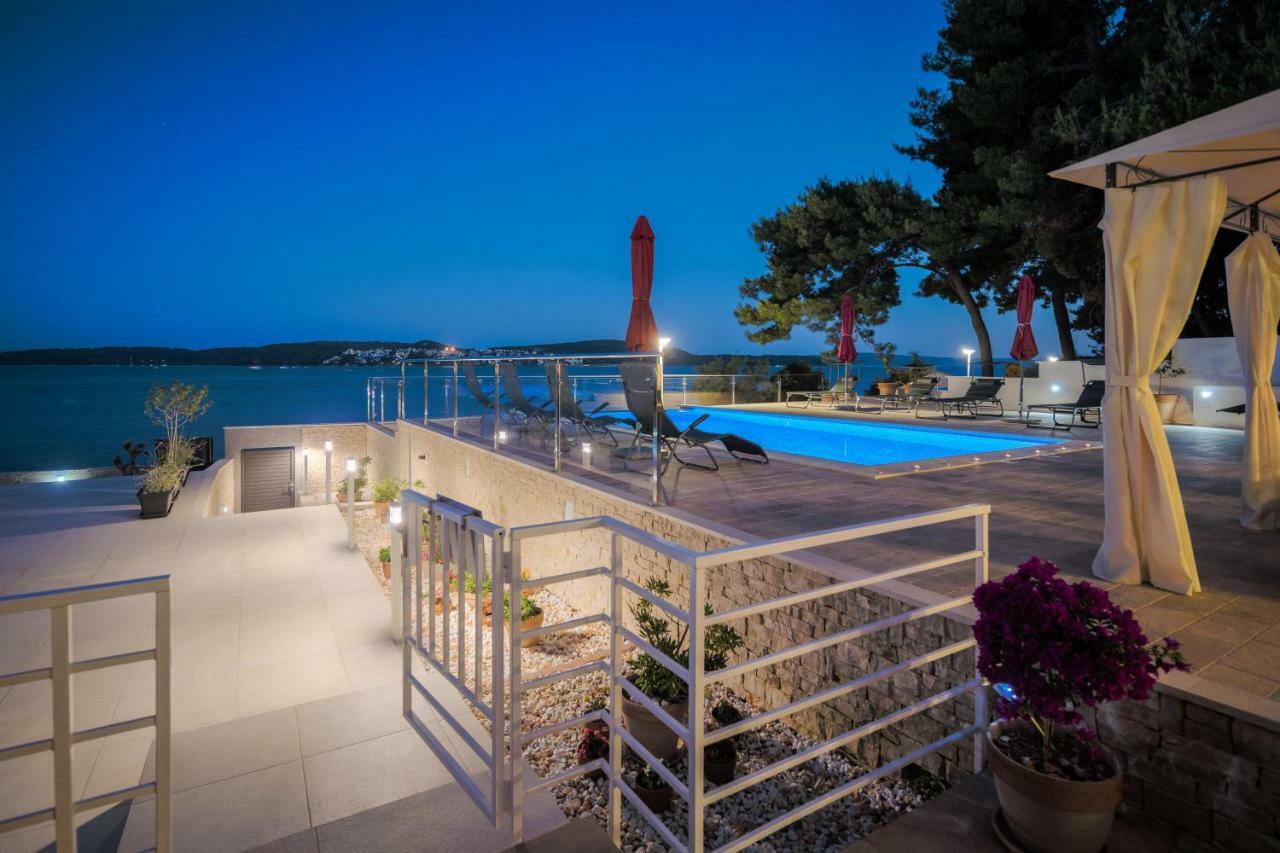 Gem Of The Sea Luxury Beach Apartment With Brand New Heating Infinity Pool تروغير المظهر الخارجي الصورة
